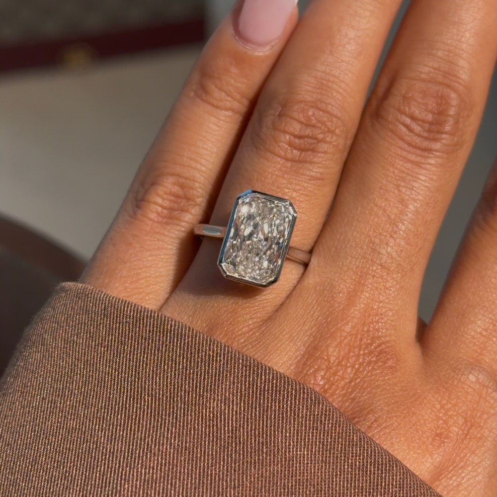 Estelle - 5 Carat Radiant Lab-Grown Diamond Solitaire Ring in Bezel Setting – 18K Gold