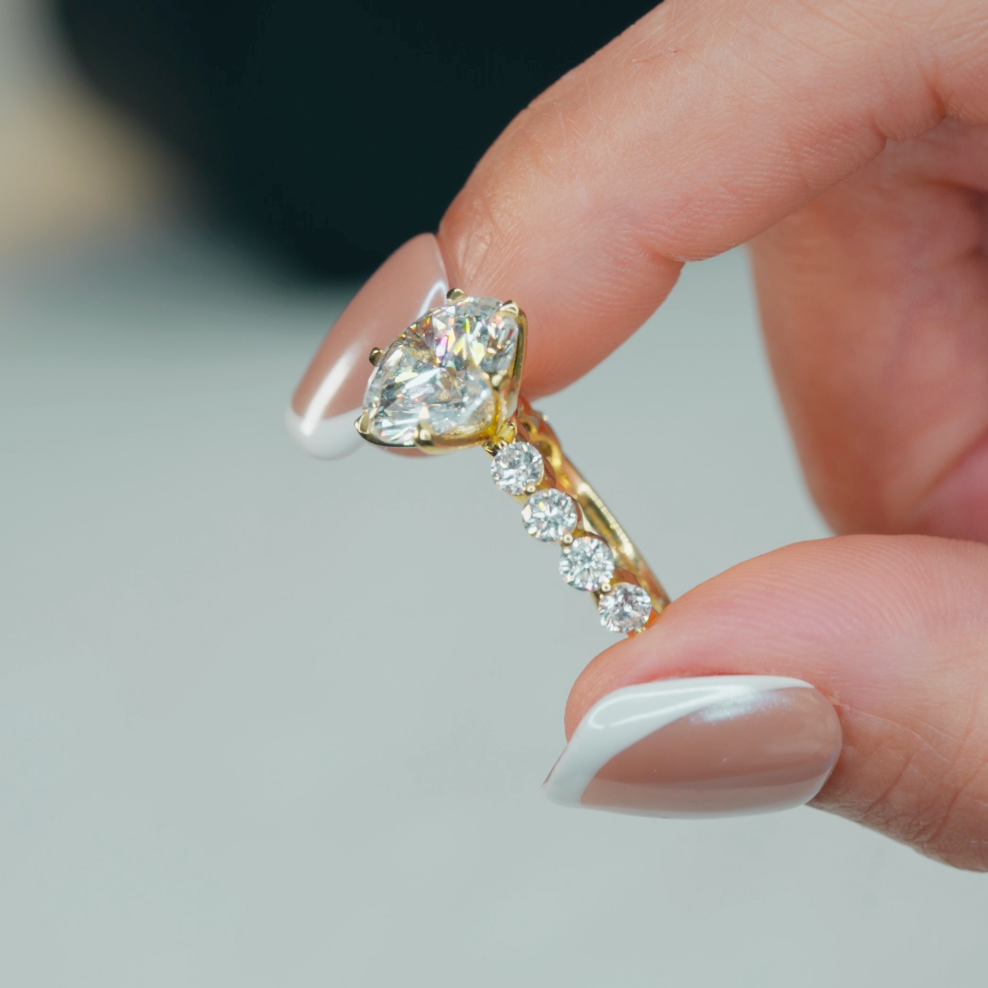 Odette - 5 Carat Round Lab-Grown Diamond Solitaire Ring with Large Pavé Band – 6 Prongs in 18K Gold