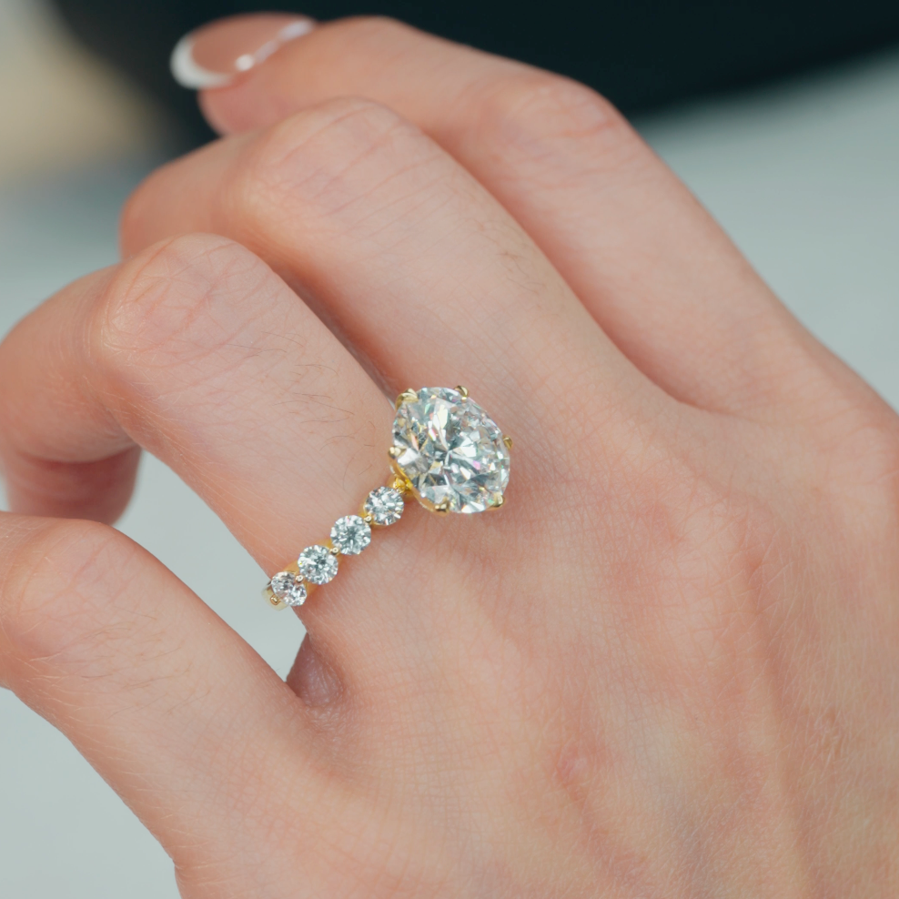 Odette - 5 Carat Round Lab-Grown Diamond Solitaire Ring with Large Pavé Band – 6 Prongs in 18K Gold