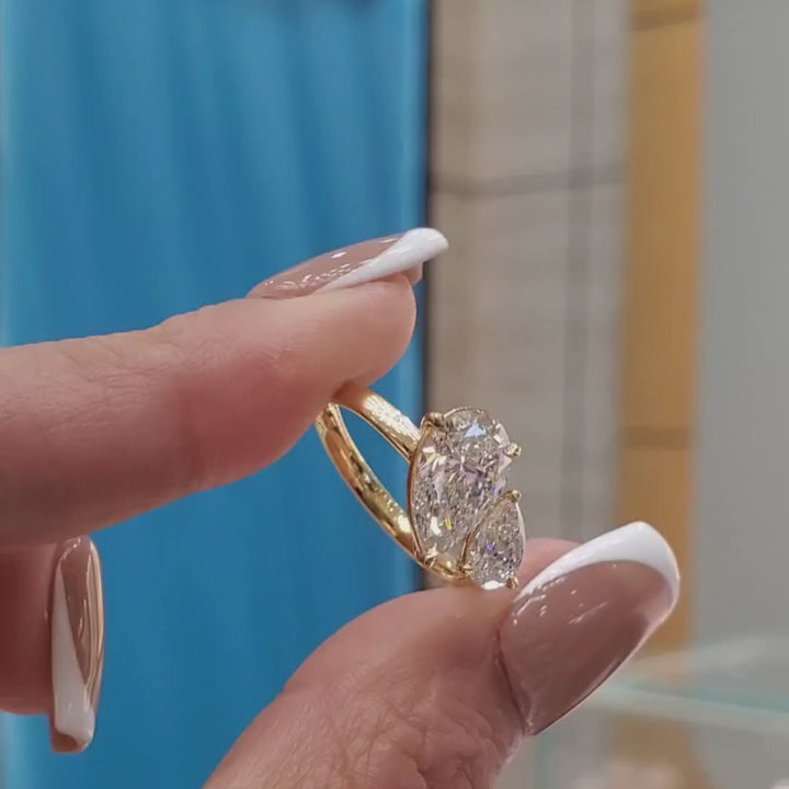 2.00ct Pear Solitaire with 0.50ct Pear Toi et Moi ring – Lab Grown Diamond Ring in 18K Yellow, White & Rose Gold