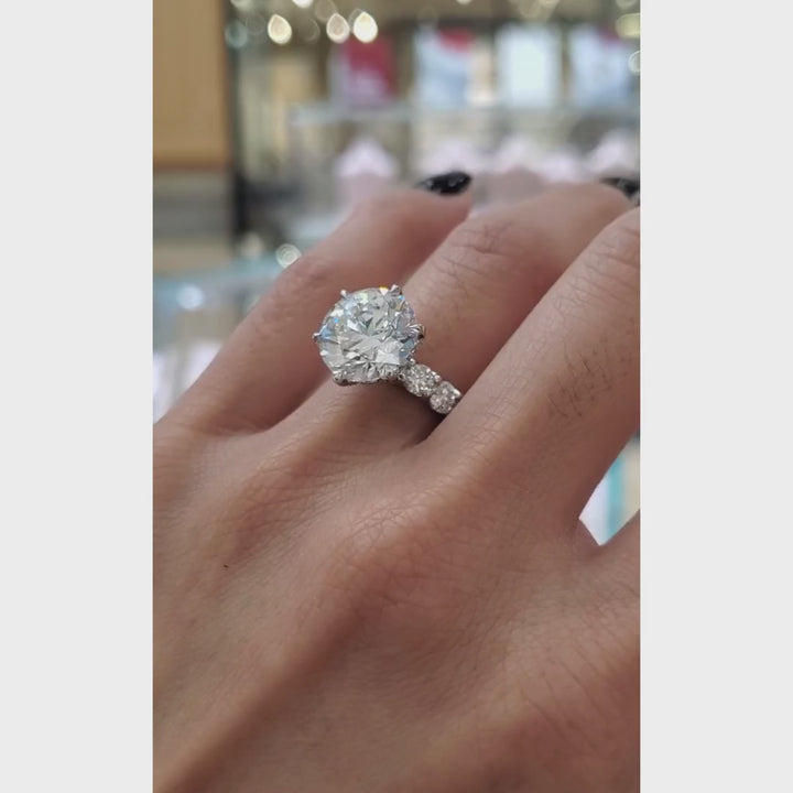 Round Brilliant Diamond Engagement Ring in 18K Yellow Gold | Pavé Band with Diamonds